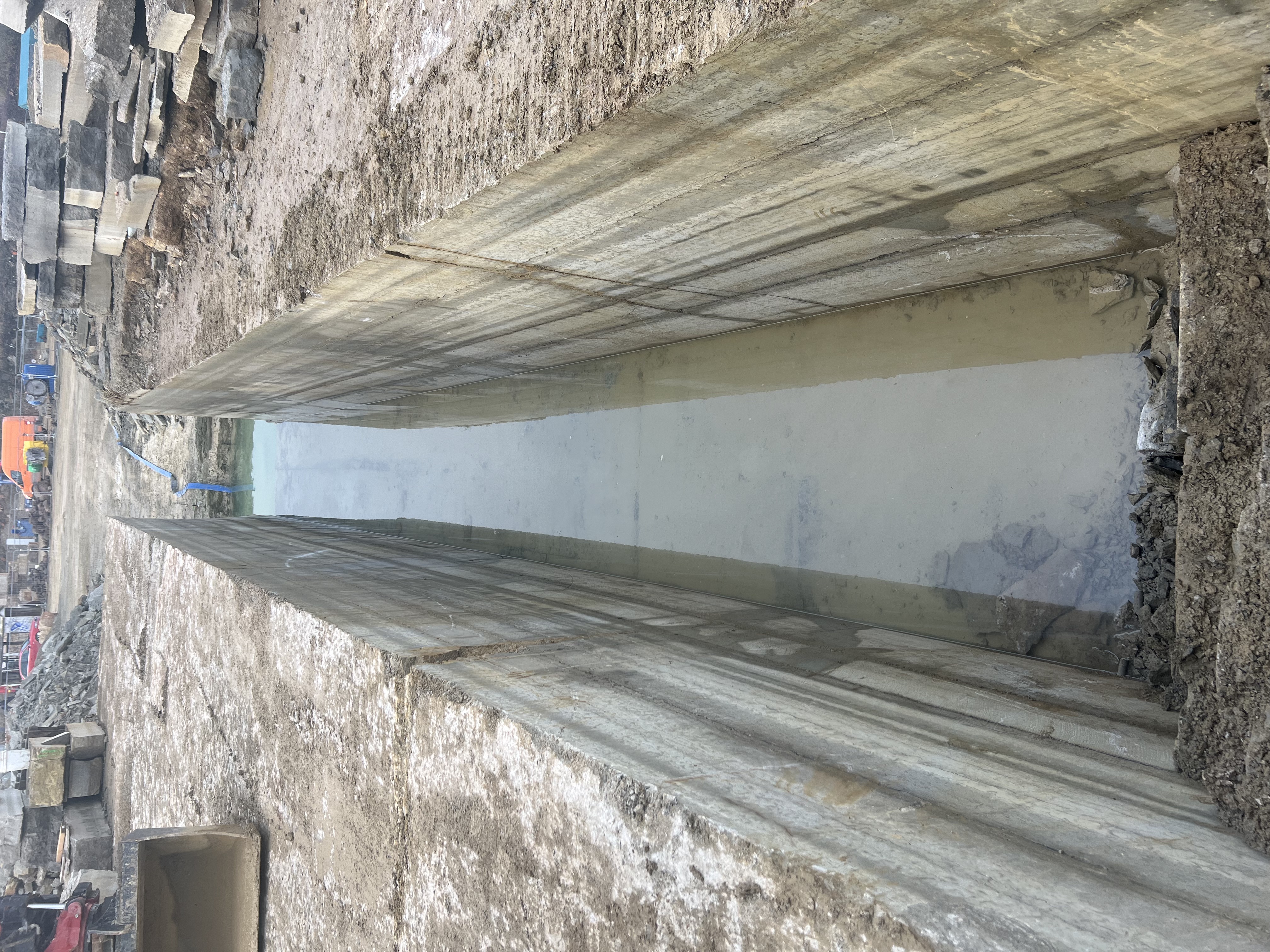 Lõigatud tunnelkraav paekivis